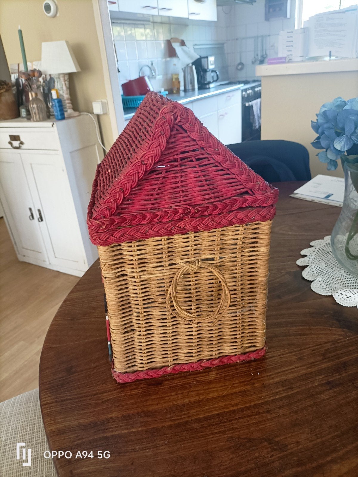Decoratieve rieten speelgoedkist met rood deksel, Overige materialen, Minder dan 50 cm, Gebruikt, Minder dan 50 cm