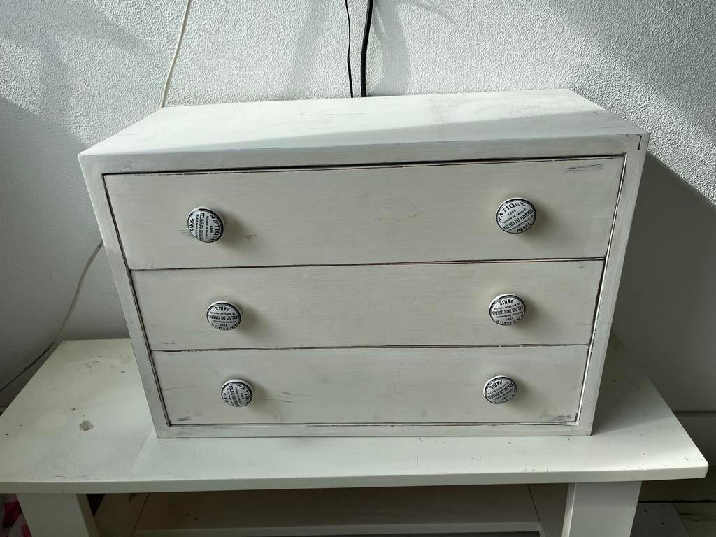 Klein brocante ladekastje met 3 lades - Crèmewit, Antiek en Kunst, Ophalen