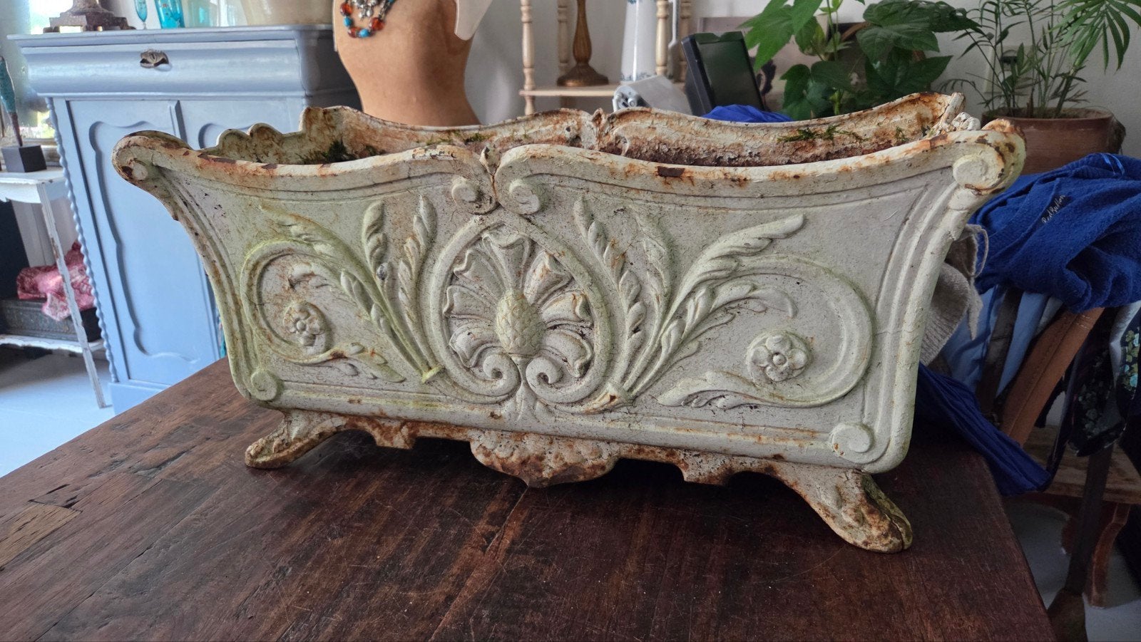 Antieke grote zware gietijzeren tuinvaas jardinière
61 cm, Ophalen