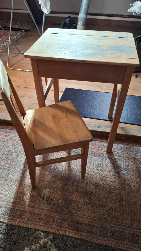Oud schooltafeltje en stoel brocante vintage, Huis en Inrichting, Tafels | Kaptafels, Ophalen, Gebruikt, 50 tot 100 cm, Minder dan 100 cm