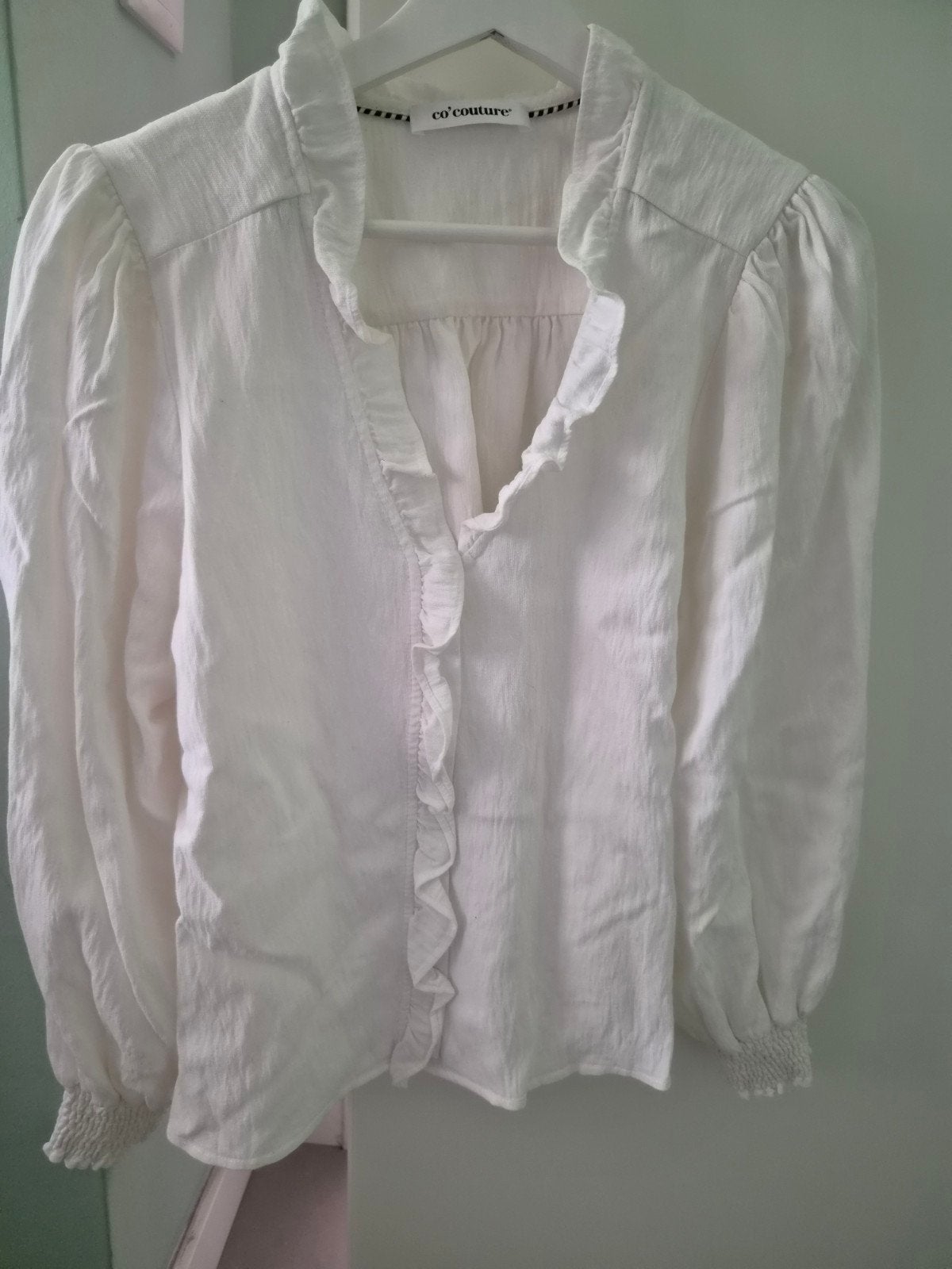 Witte blouse met ruches van Co'Couture mt S, Maat 38/40 (M), Wit, Ophalen of Verzenden, Zo goed als nieuw