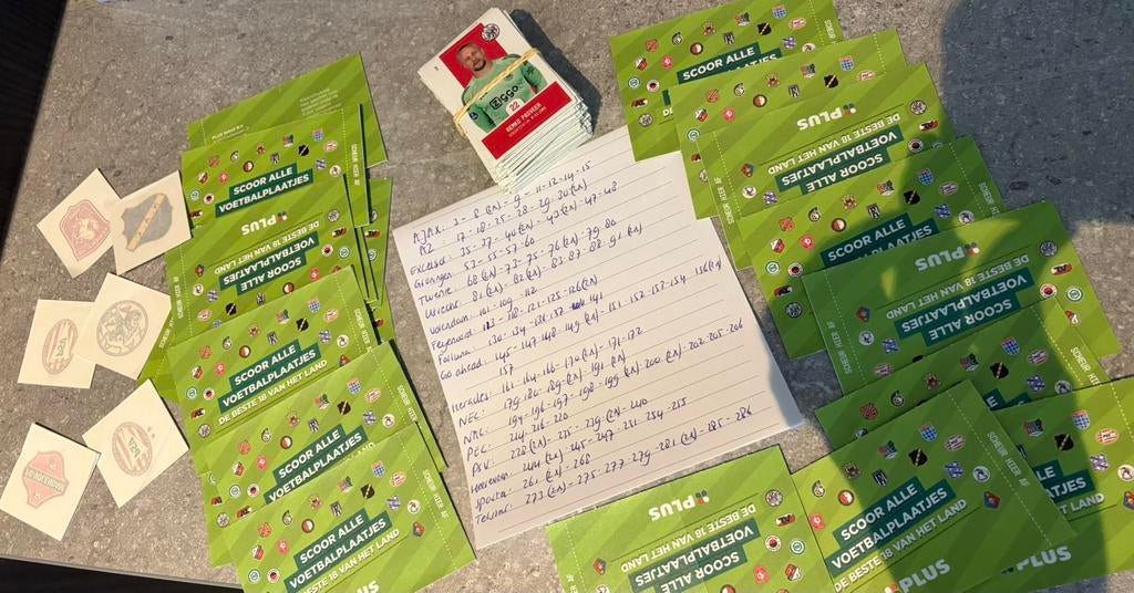 20 ongeopende pakjes voetbalplaatjes en stapel losse/tattoos, Verzamelen, Supermarktacties, Plus, Ophalen of Verzenden