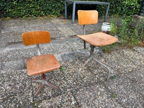 Set van 2 Antieke Retro Schoolstoeltjes - Oud Hout & Metaal, Ophalen of Verzenden