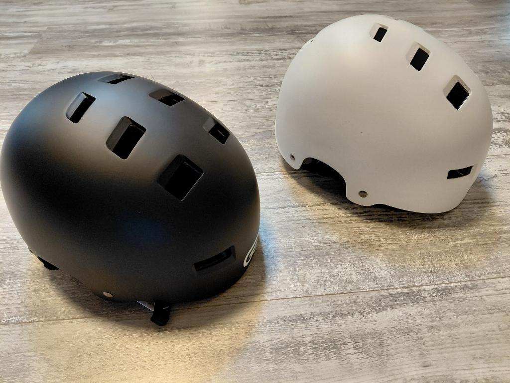 Partij Fietshelmen GES BMX 28 stuks Nieuw in doos!, Ophalen, Nieuw, Heer of Dame