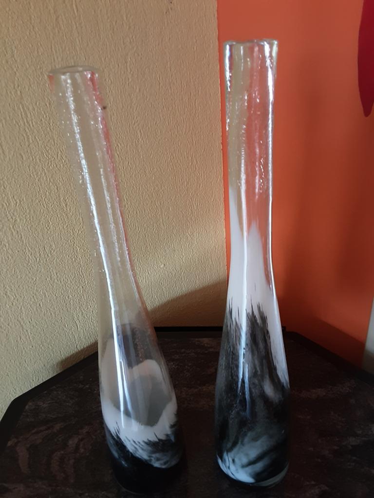 2 Glazen vazen, Huis en Inrichting, Woonaccessoires | Vazen, Ophalen, Overige kleuren, Minder dan 50 cm, Glas