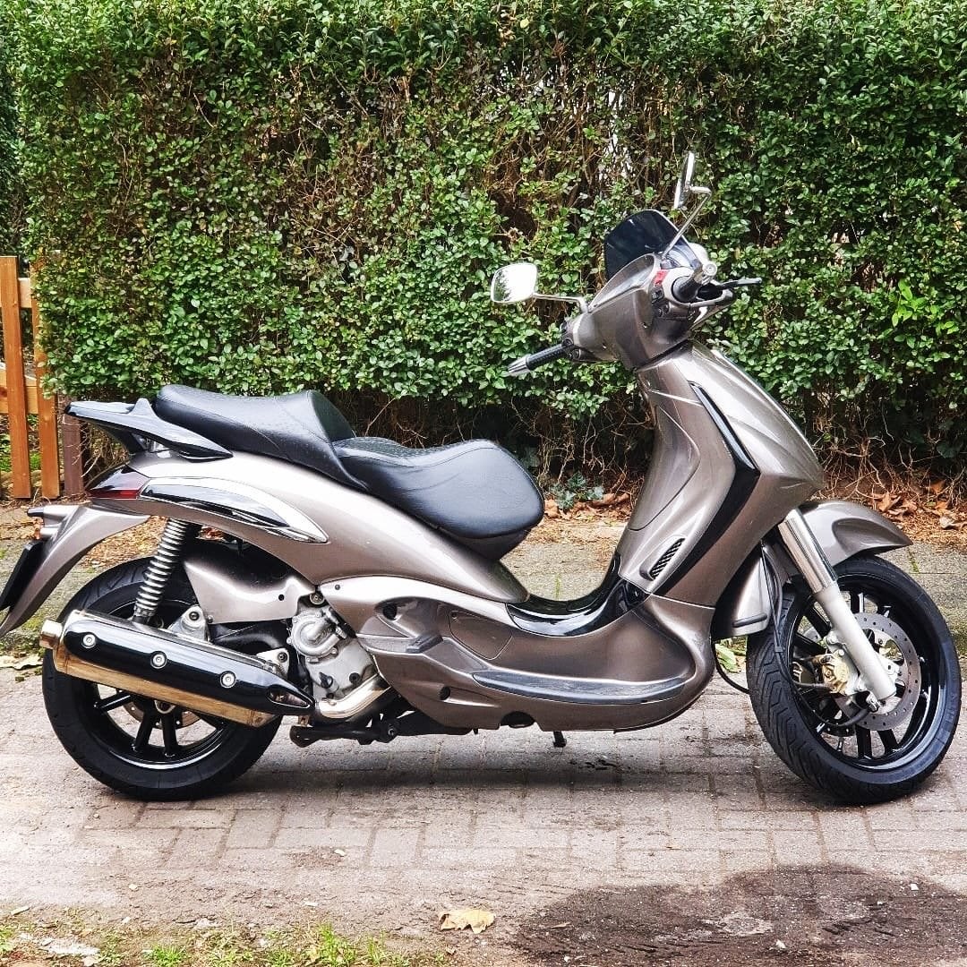Piaggio Beverly 500 - Volledig opnieuw gespoten, topconditie, Ophalen of Verzenden, Zo goed als nieuw, Benzine, Overige modellen
