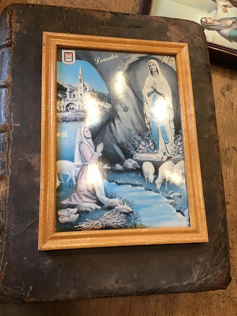 Vintage houten lijstje heilige Maria Lourdes, Antiek en Kunst, Ophalen of Verzenden