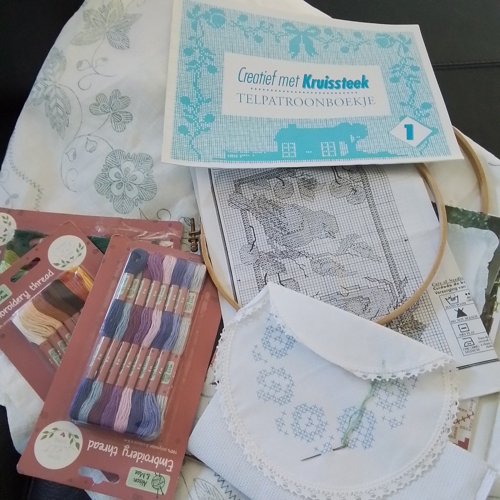 Borduurpakket met garen, patroonboekje en borduurring, Ophalen of Verzenden, Gebruikt, Handborduren, Borduurpakket