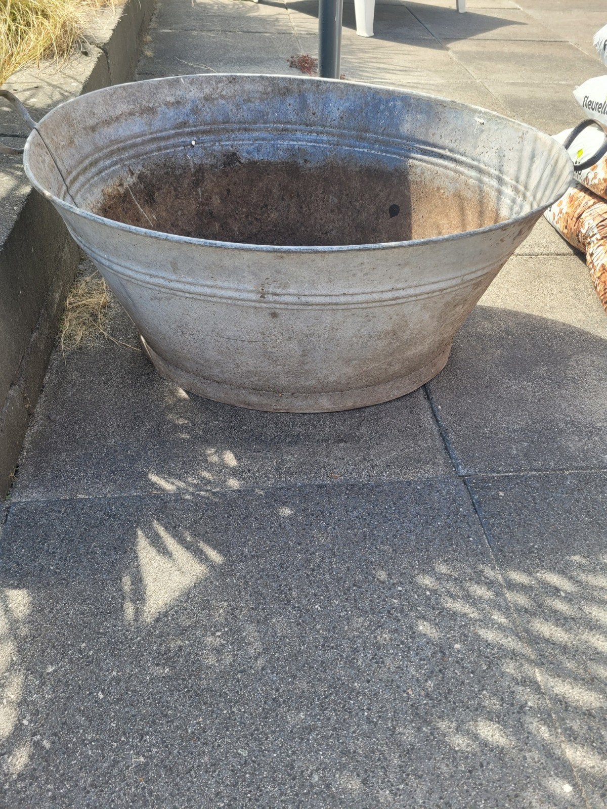 Mooie grote zinken teil 72cm breed, Ophalen, Gebruikt, Metaal, Tuin