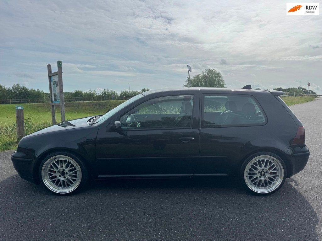 Volkswagen Golf 1.6, Auto's, Volkswagen, 101 pk, 4 cilinders, Zwart, Handgeschakeld