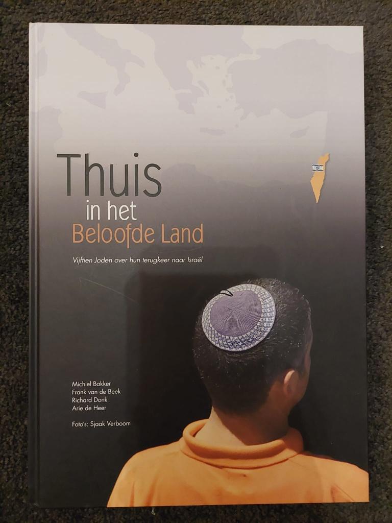Thuis in het Beloofde land - 15 Joden over terugkeer Israël, Ophalen of Verzenden, Zo goed als nieuw, Diverse auteurs, Jodendom