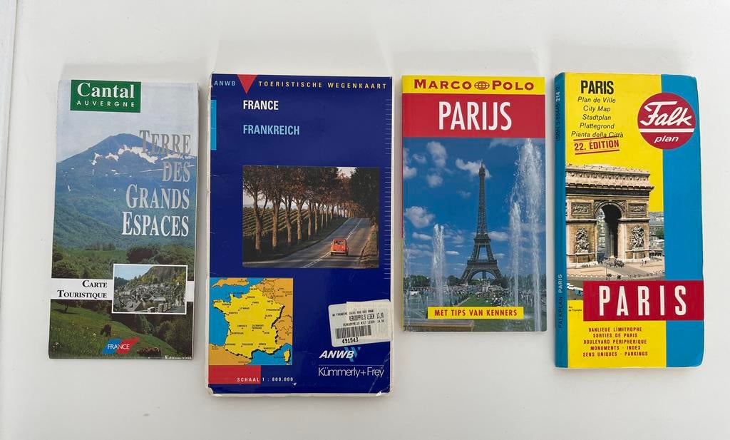 Reisgids Parijs en kaarten Frankrijk (Parijs, Cantal), Europa, Ophalen of Verzenden, Zo goed als nieuw, Reisgids of -boek