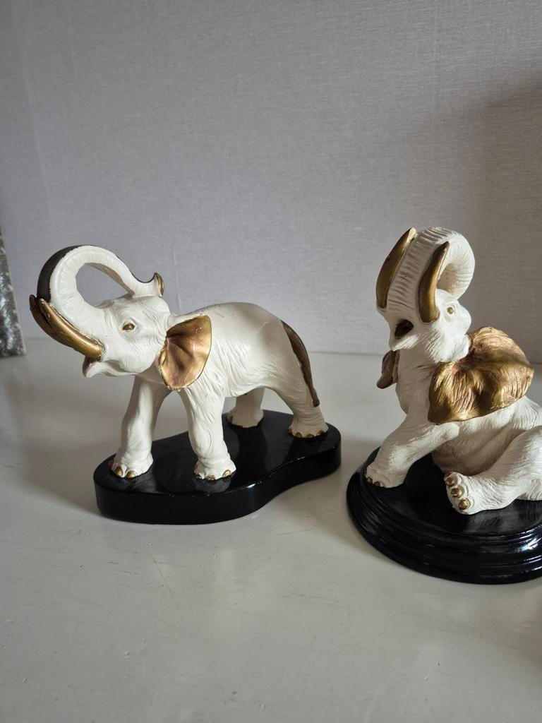 2 beeldjes van een olifant, Verzamelen, Beelden en Beeldjes, Ophalen of Verzenden, Zo goed als nieuw, Dier