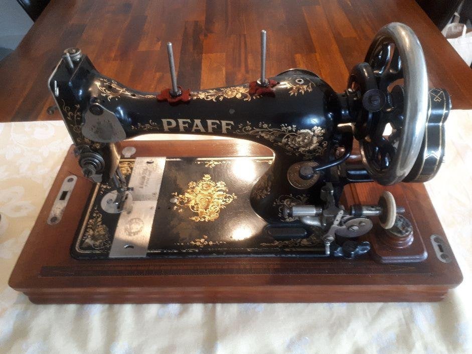 Zeer mooie Pfaff naaimachine met toebehoren, Ophalen