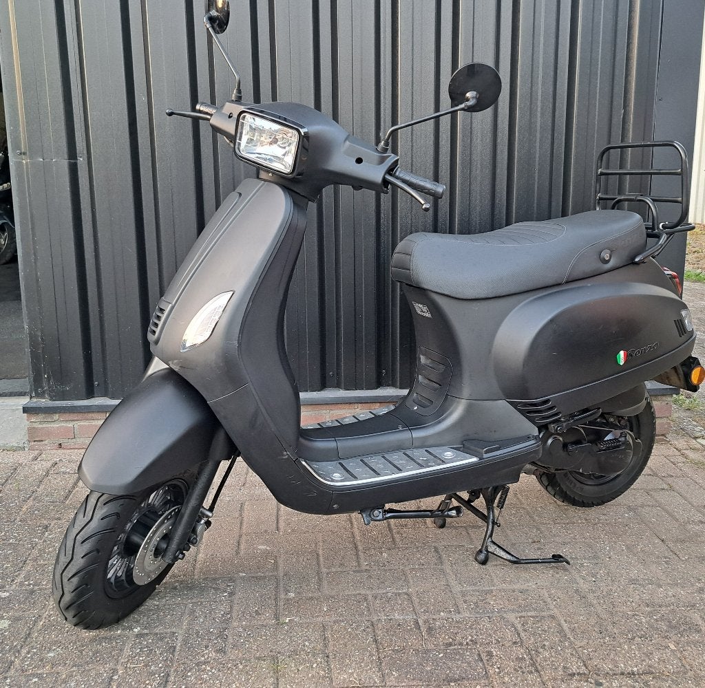 Senzo Rivalux S mat zwarte bromscooter, Ophalen, Senzo Rivalux, Zo goed als nieuw, Benzine