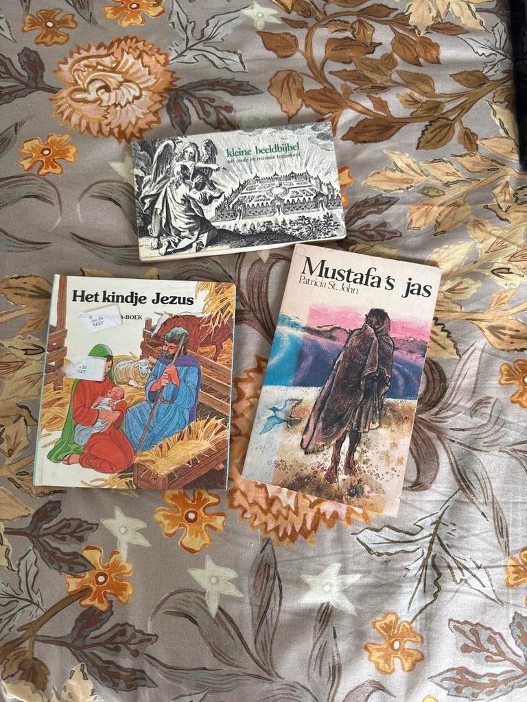 3 Christelijke kinderboeken: Bijbel, Jezus, Mustafa's jas, Ophalen of Verzenden, Zo goed als nieuw, Christendom | Katholiek