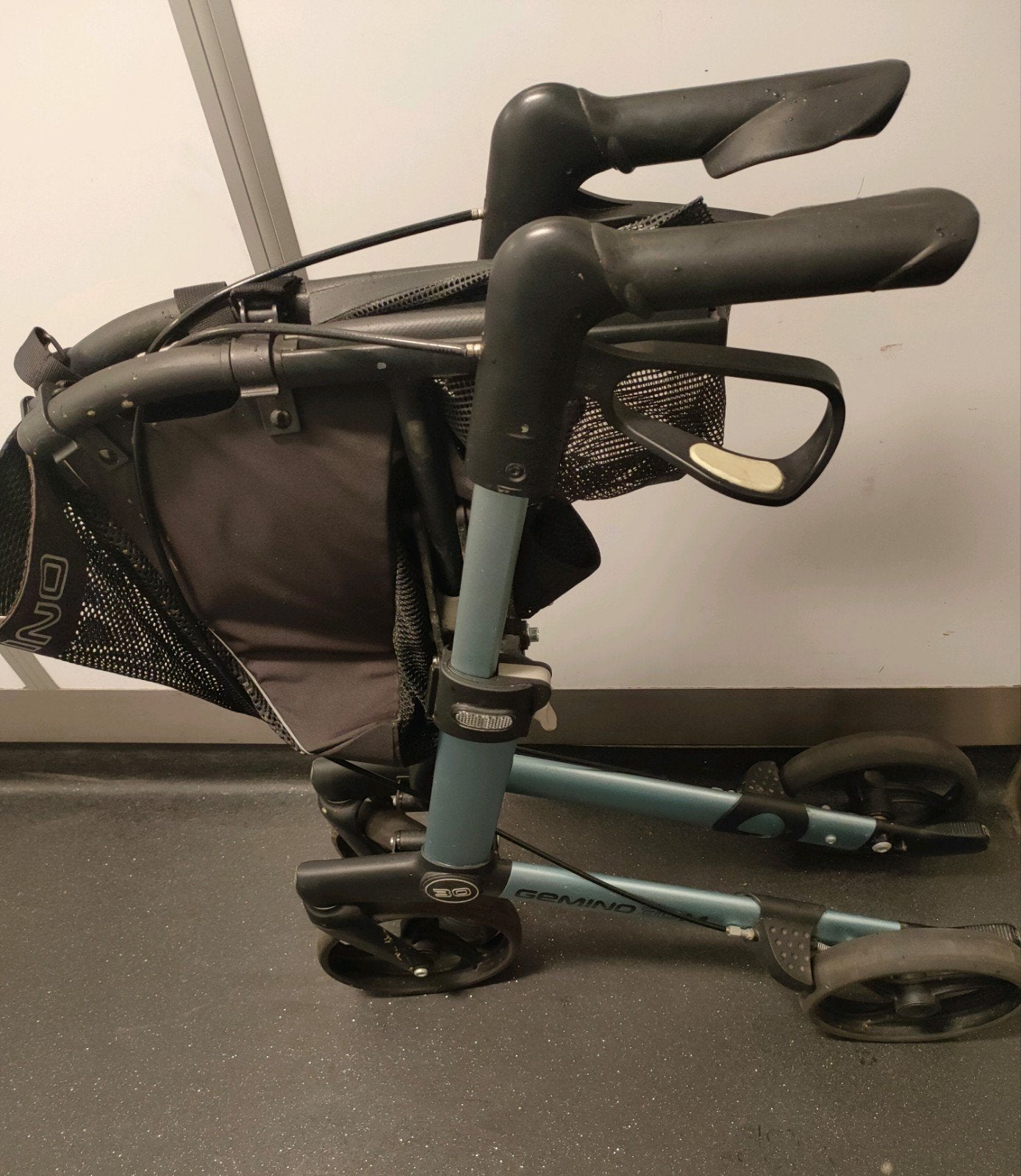 Rollator Gemino 30M Lichtgewicht Rollator, Diversen, Ophalen, Lichtgewicht, Zo goed als nieuw