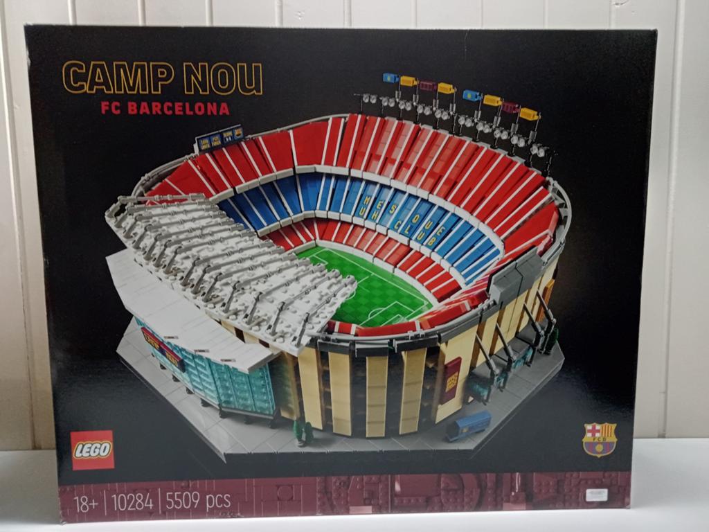 LEGO Camp Nou FC Barcelona 10284 - Zo goed als nieuw, Ophalen of Verzenden