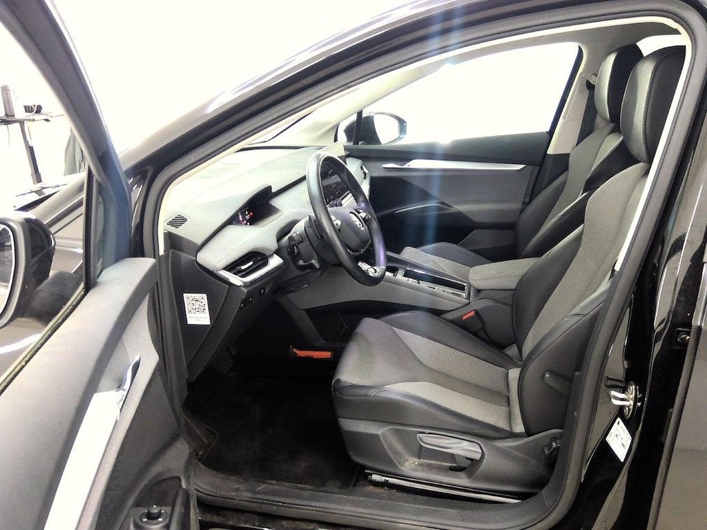 Skoda Enyaq iV 60  SOH 94%  Camera  Stoelverw. + st, Auto's, Automaat, Achterwielaandrijving, Gebruikt, Zwart