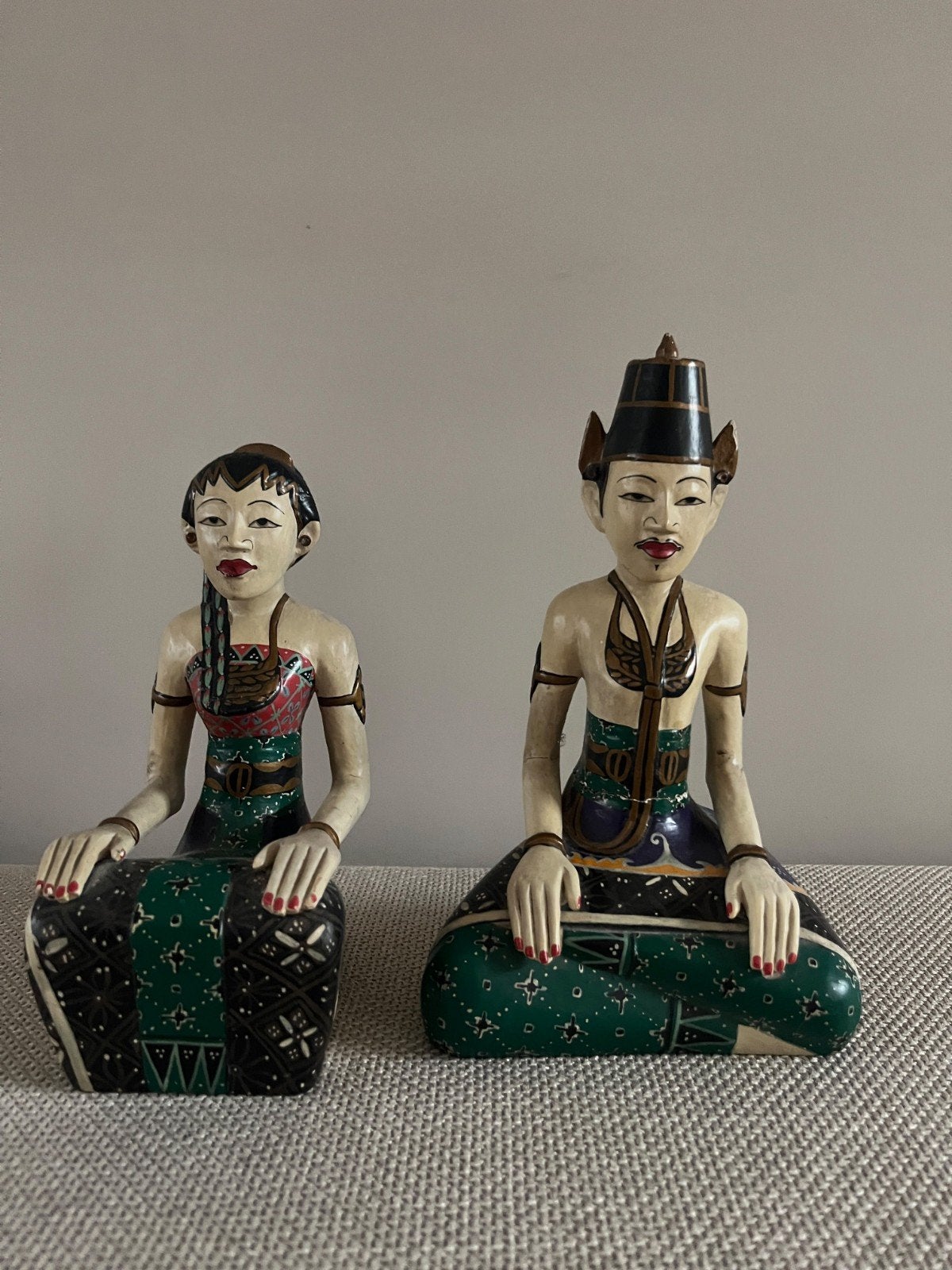 Javaanse Loro Blonyo-beelden uit Indonesië, Antiek en Kunst, Indonesië, Geschilderd, Meerkleurig, Beeld