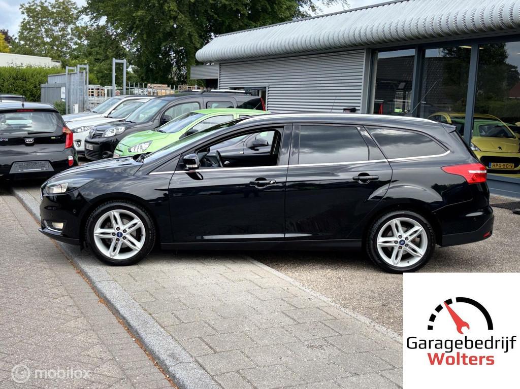Ford Focus 1.0 Titanium Edition vol opties LED NAVI LMV, Bluetooth, Gebruikt, Zwart, Met garantie (alle)