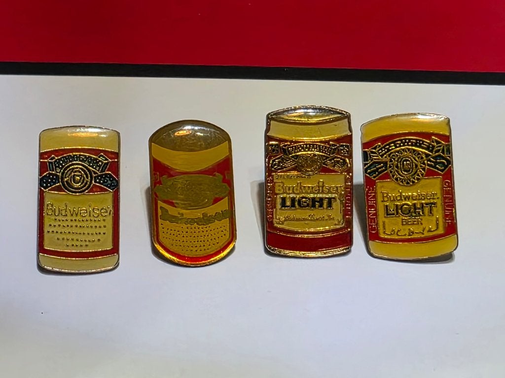 Set van 4 Vintage Budweiser & Bud Light Pins (Jaren '80/'90), Ophalen of Verzenden, Gebruikt, Merk, Speldje of Pin