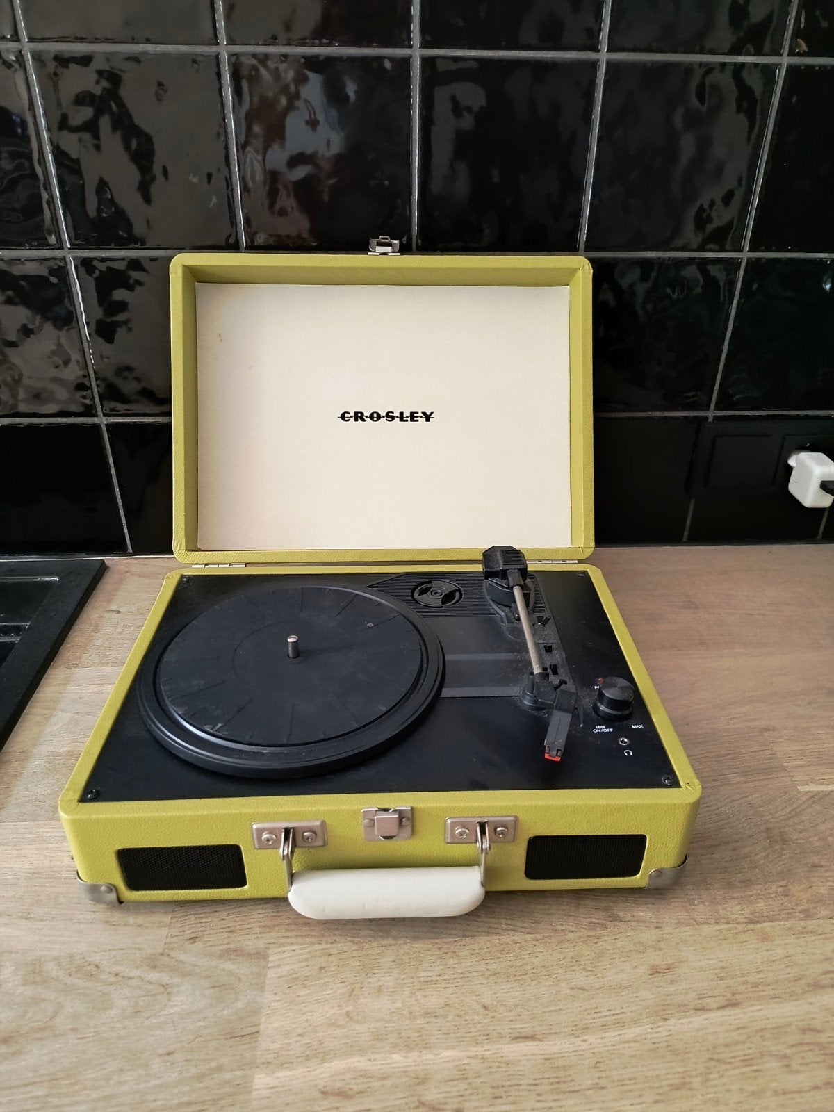 Crosley platenspeler in koffer - Groengeel, Audio, Tv en Foto, Ophalen of Verzenden, Zo goed als nieuw, Platenspeler, Overige merken