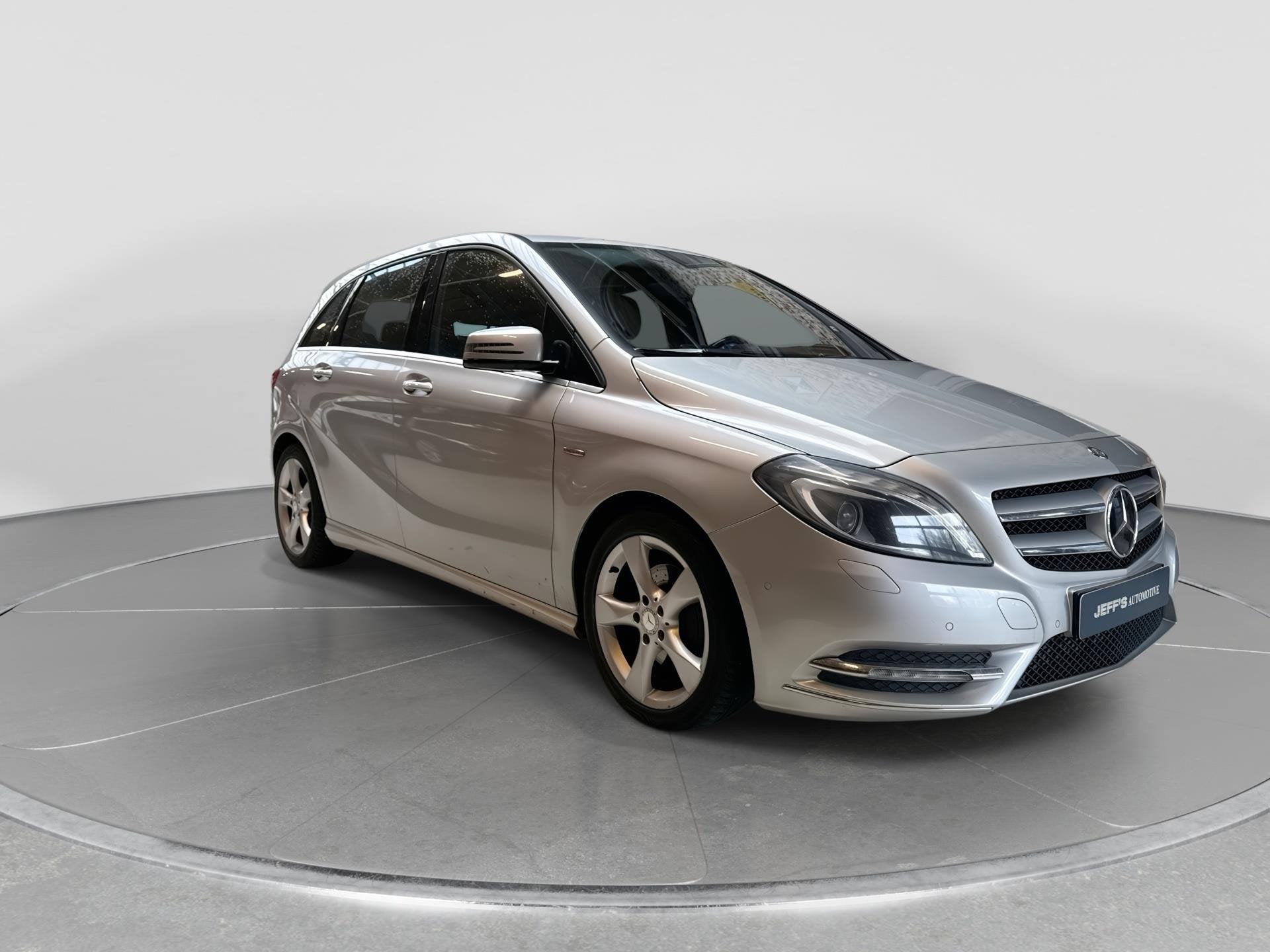 Mercedes-Benz B-klasse 180 Ambition, Auto's, Voorwielaandrijving, Euro 5, Gebruikt, 4 cilinders