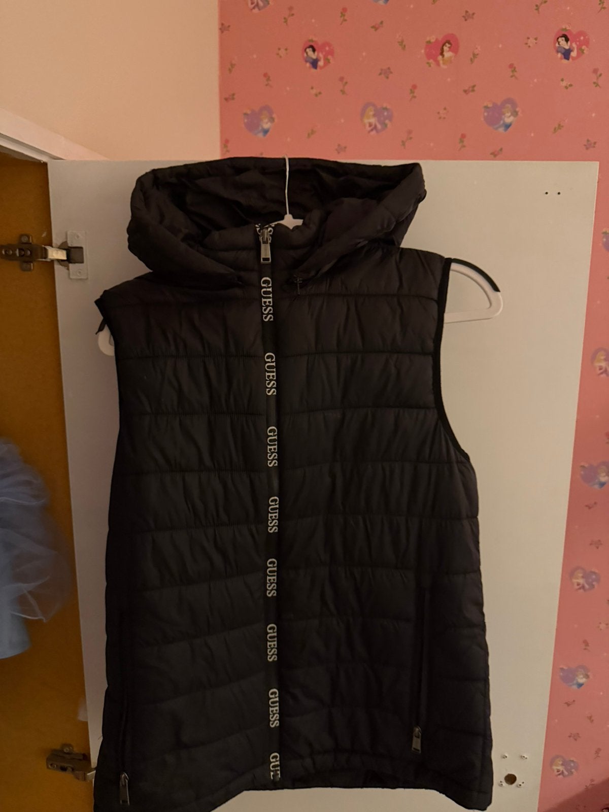 Guess bodywarmer, Ophalen of Verzenden, Zo goed als nieuw, Maat 38/40 (M), Zwart