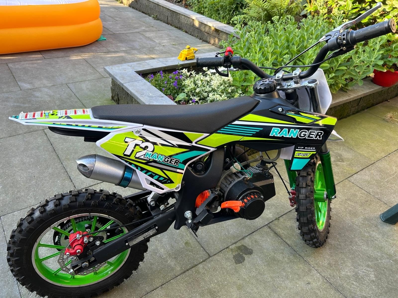 Minicrosser nieuw met nieuwe helm, Fietsen en Brommers, Minibikes, Midibikes en Pitbikes, Ophalen, Nieuw, Overige typen