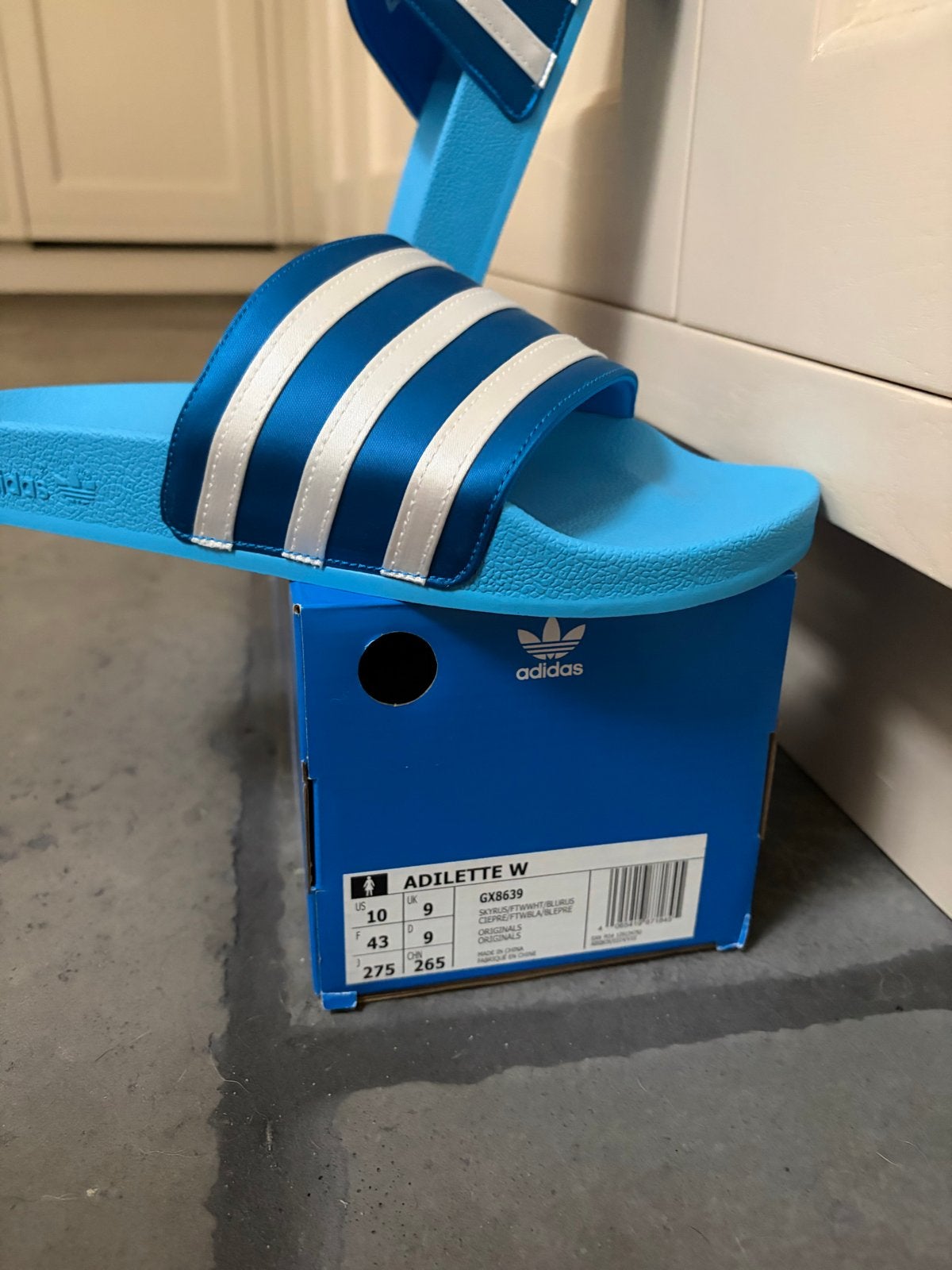 Adidas Adilette W Slippers - Nieuw in Doos, Ophalen of Verzenden, Nieuw, Blauw, Slippers