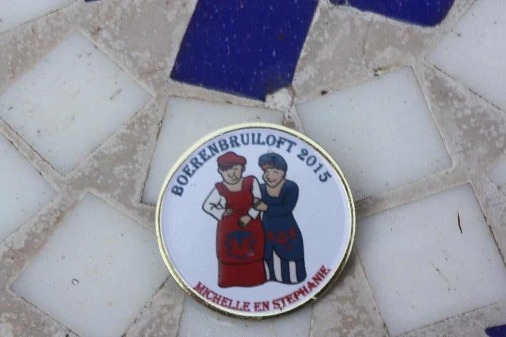 Mooie ZGAN pin C.V. De Klotsköp Brunssum Boerenbruiloft 2015, Ophalen of Verzenden, Zo goed als nieuw, Overige onderwerpen, Speldje of Pin