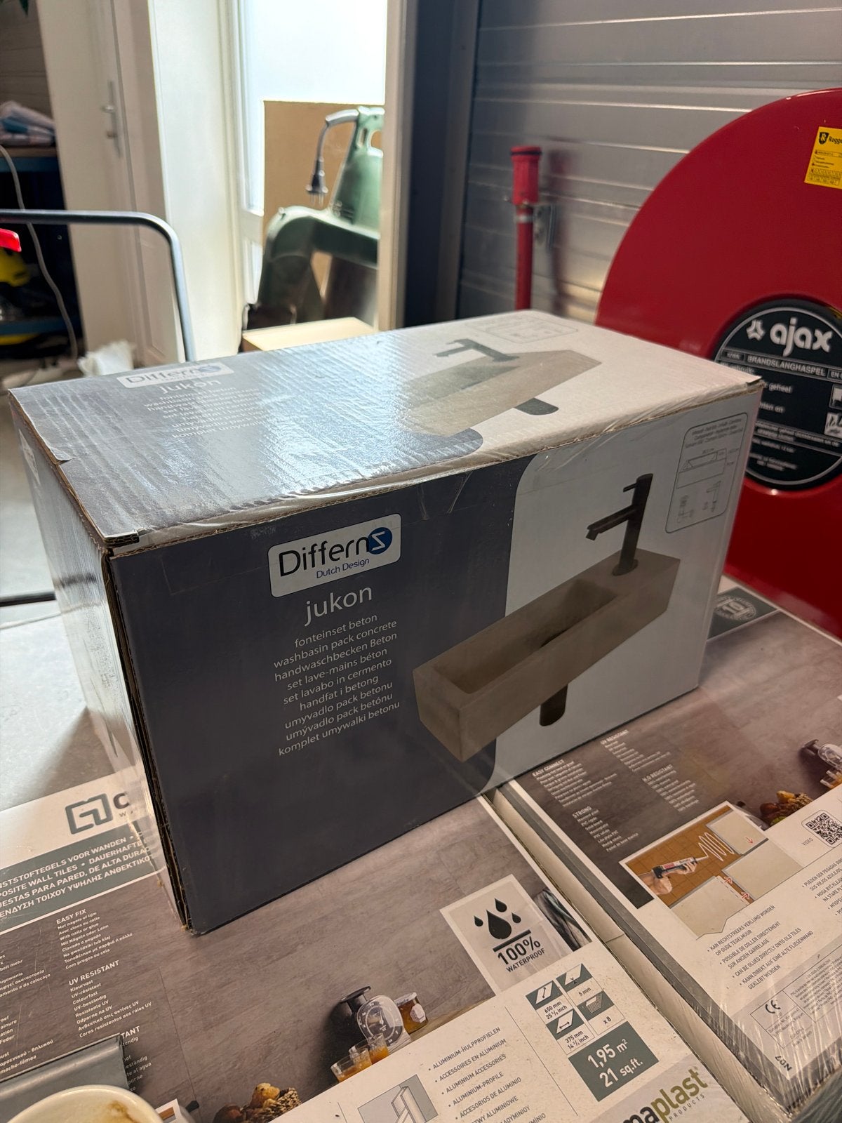 Differnz Jukon fonteinset beton met kraan, Ophalen of Verzenden, Nieuw, Wastafel