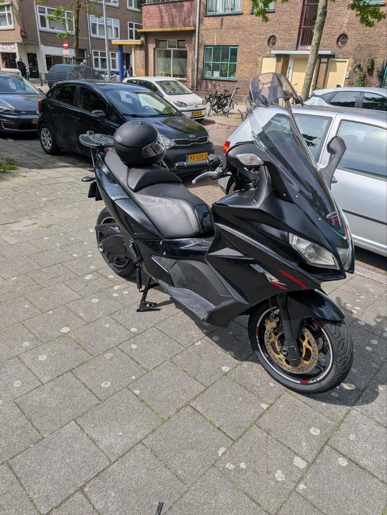 Aprilia SRV 850 ABS Pas onderhouden Android Auto, Akrapovic, Motoren, Motoren | Aprilia, Particulier, Scooter, meer dan 35 kW