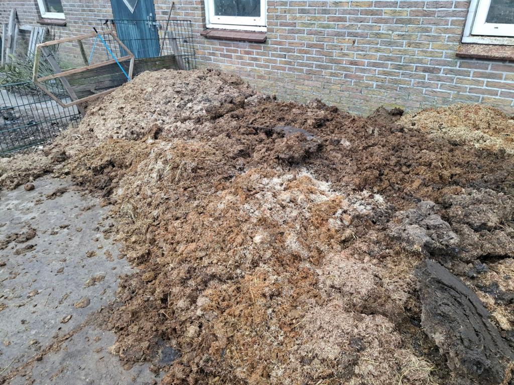 Paardenmest, Ophalen