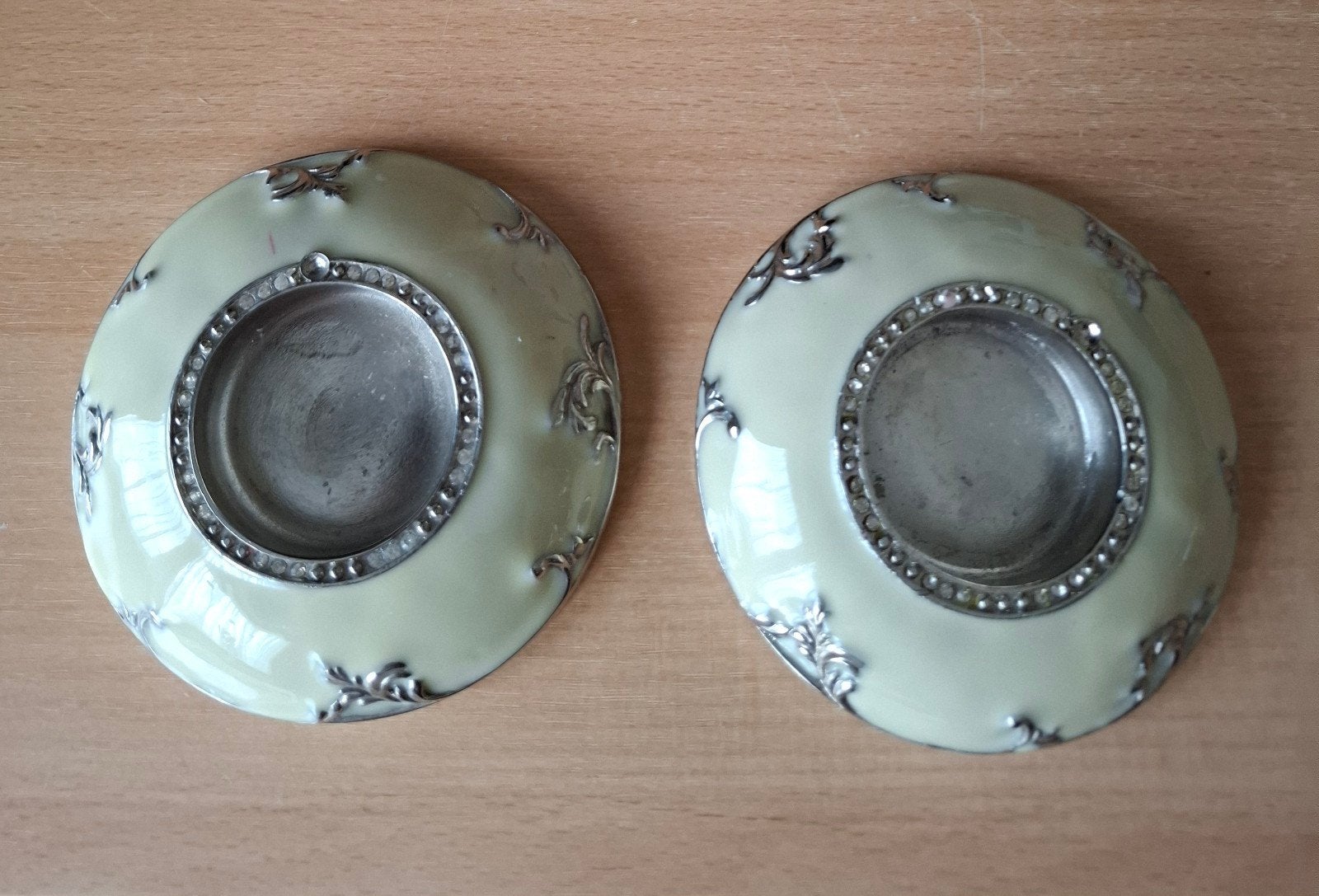 Set van 2 Antieke Emaille en Zilveren Schotels, Ophalen, Zilver