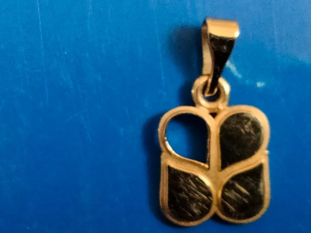 Gouden bedeltje klavertje. Gemerkt, Ophalen, Gebruikt, Goud, Overige merken