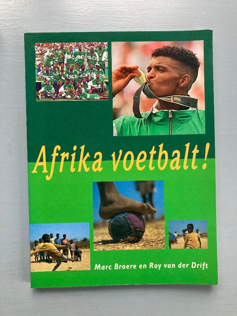 Boek Afrika voetbalt! - Marc Broere en Roy van der Drift, Ophalen of Verzenden, Nieuw, Marc Broere en Roy van der Drift, Balsport