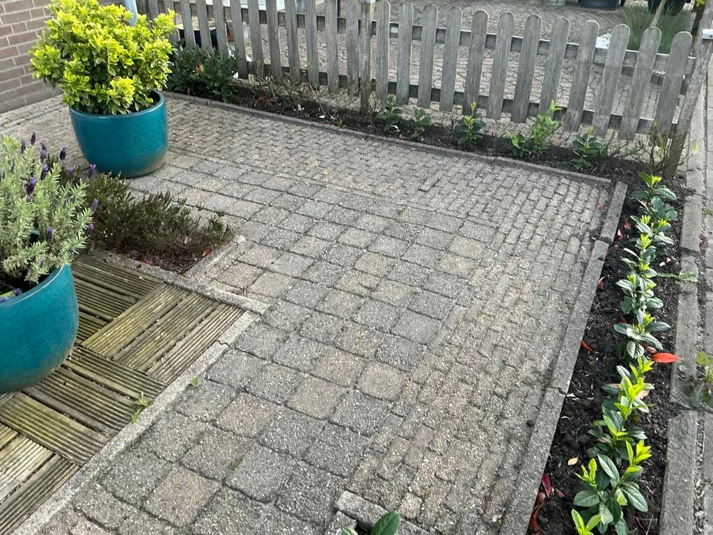 Gratis waaltjes, vierkante stenen en bandjes (ca. 15m²), Tuin en Terras, Ophalen, Gebruikt, Klinkers, 10 m² of meer