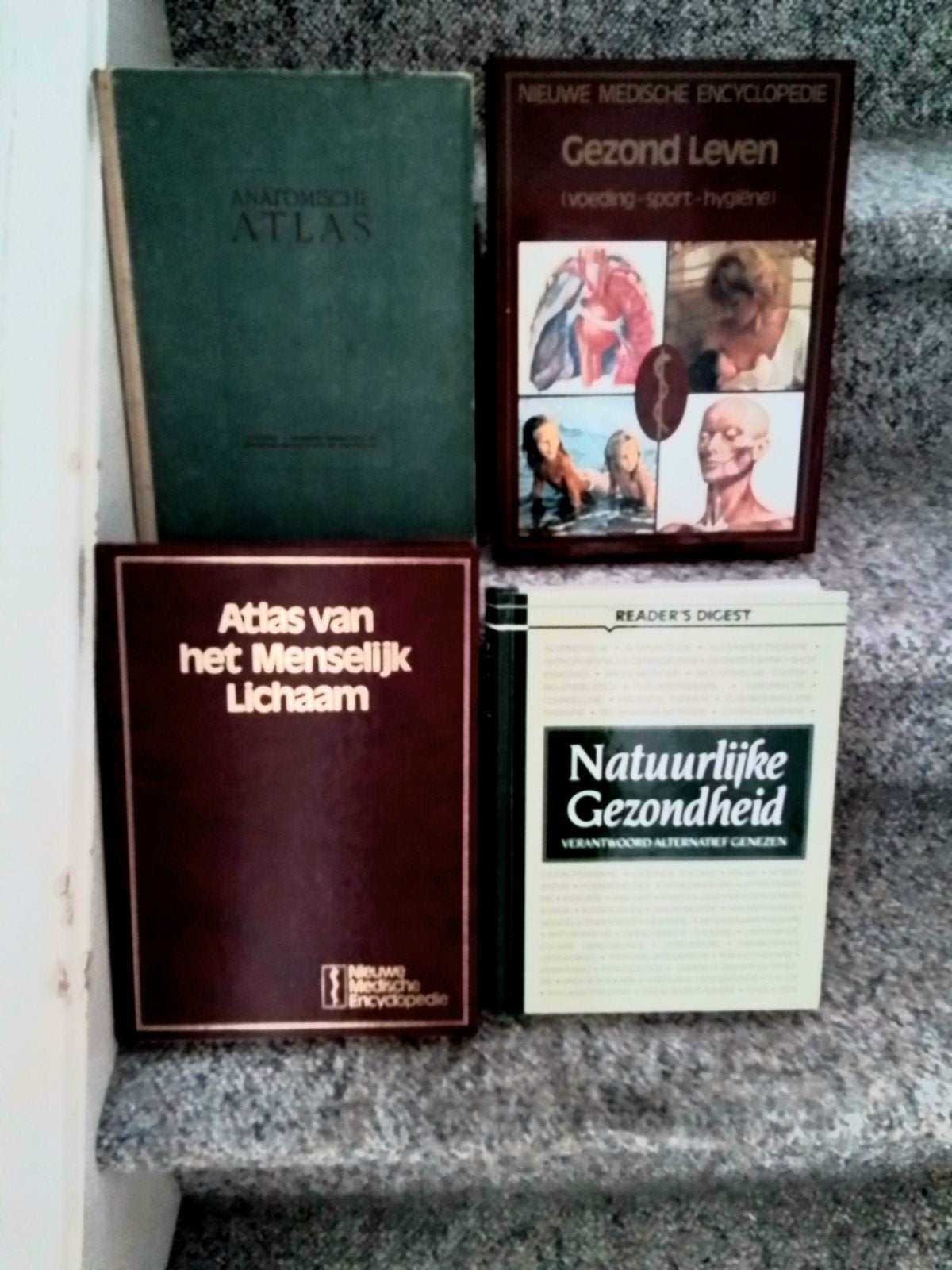 Medische encyclopedieën 4 stuks, Ophalen of Verzenden, Zo goed als nieuw, Medisch