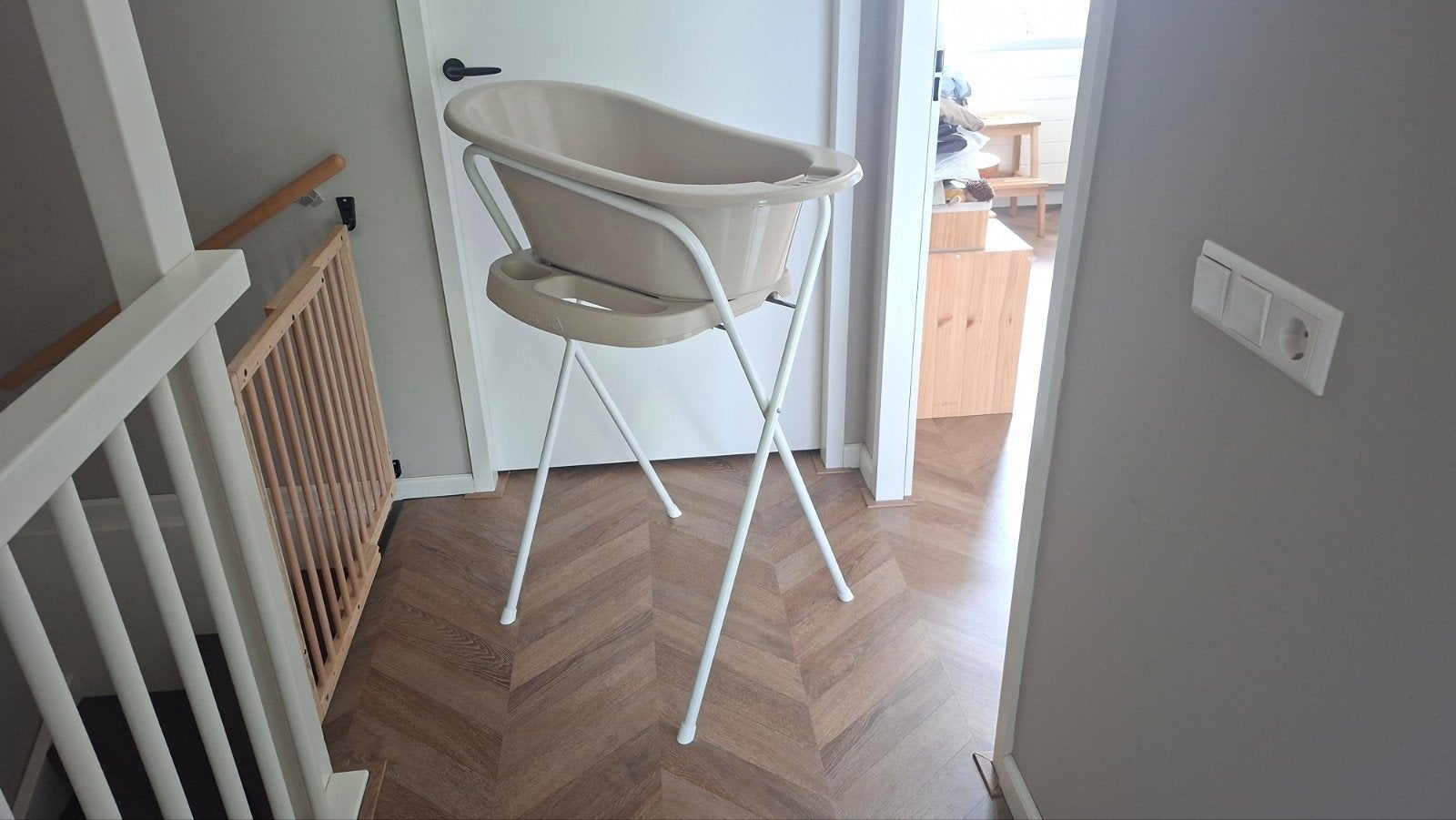 Bébé-jou babybadje met standaard - Zo goed als nieuw, Kinderen en Baby's, Badjes en Verzorging, Ophalen, Zo goed als nieuw, Badje