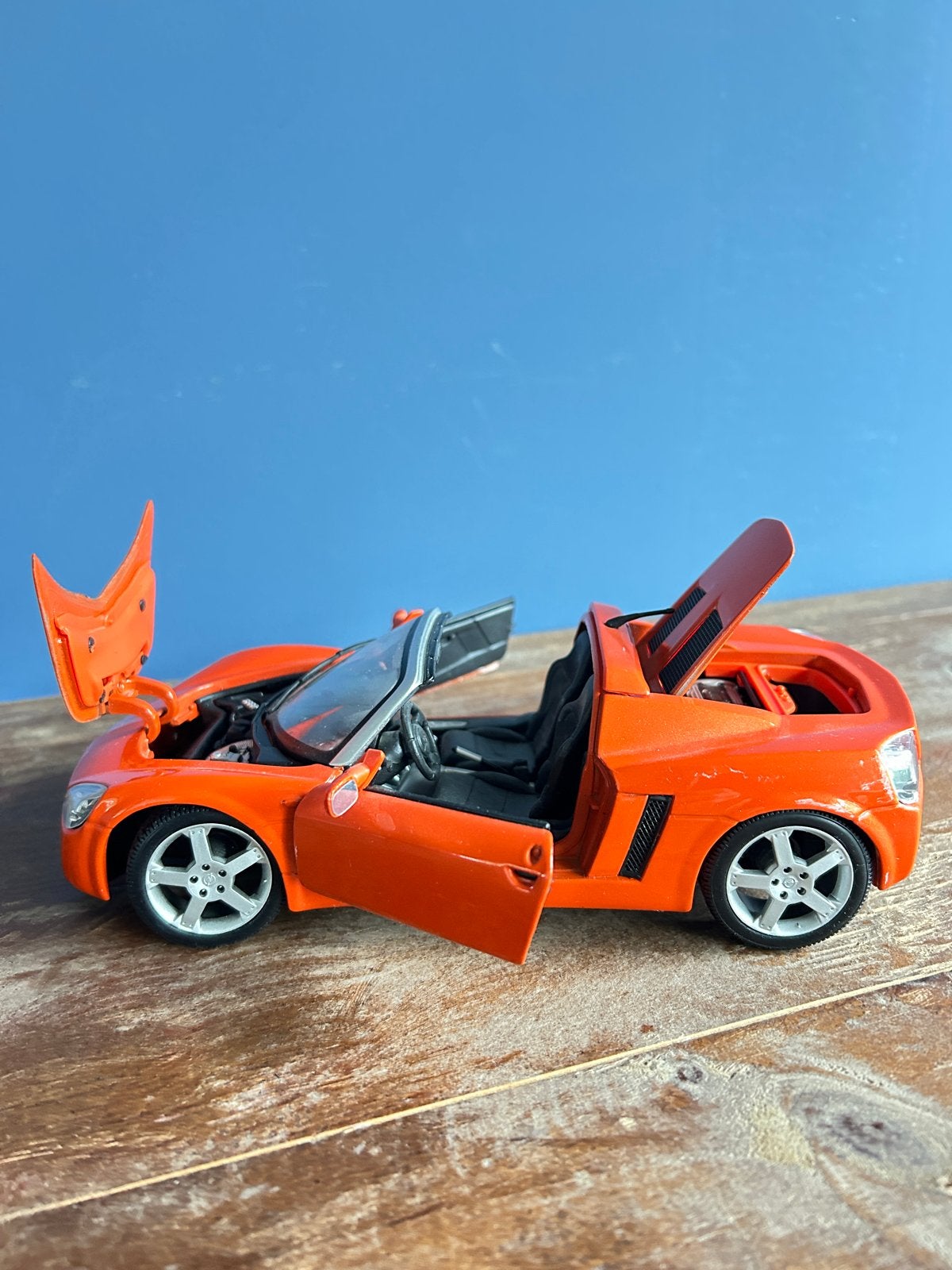 Opel Speedster Schaalmodel 1/18 - Oranje Sportwagen, Ophalen, Zo goed als nieuw, Auto, Overige merken