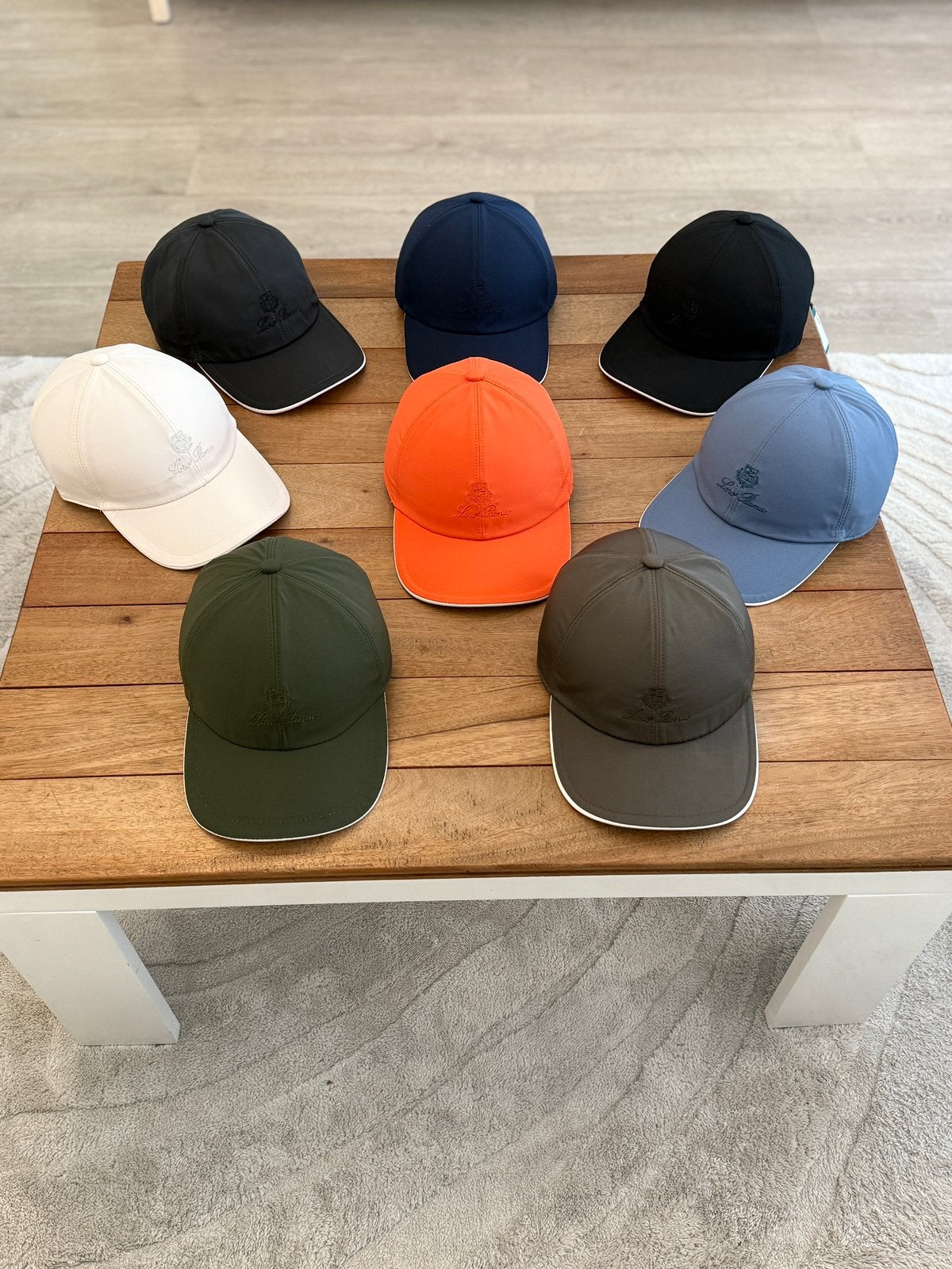 Loro Piana, Kleding | Dames, Hoeden en Petten, Ophalen of Verzenden, Zo goed als nieuw, One size fits all