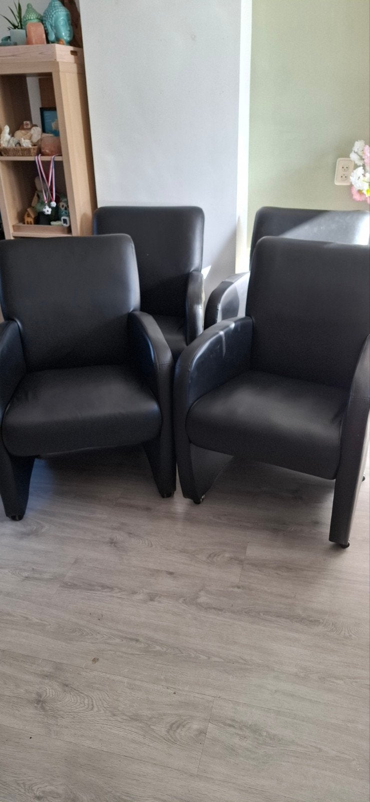 4 nette kunstleren stoelen op wieltjes, Ophalen, Gebruikt, Zwart, Leer