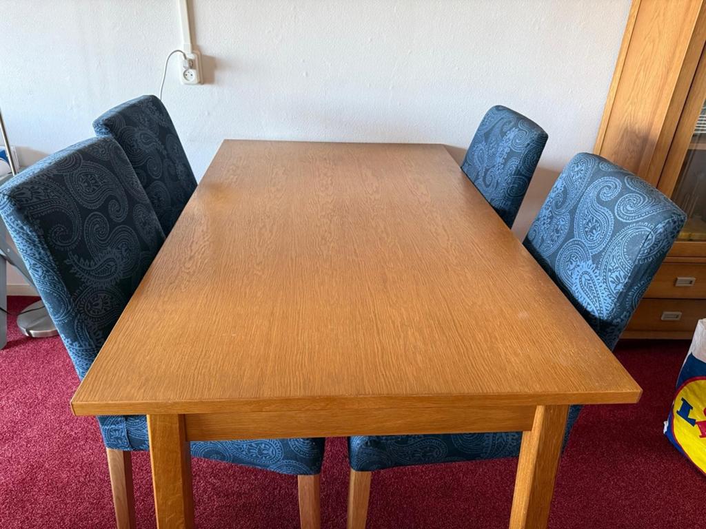 Uitschuifbare eettafel met 4 stoelen GRATIS OPHALEN, Ophalen, Gebruikt, 100 tot 150 cm, Klassiek