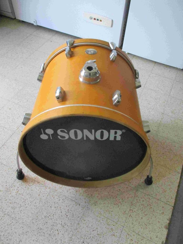 Bass drum Sonor + allerhande percussie, Muziek en Instrumenten, Percussie, Gebruikt, Trommel, Ophalen of Verzenden