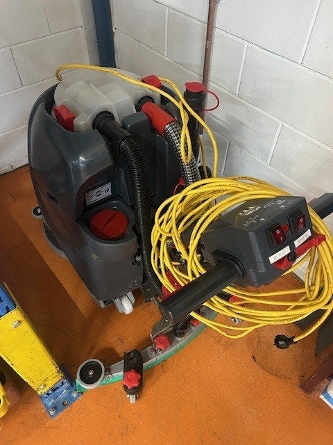 Professionele Schrob- en Zuigmachine, Ophalen of Verzenden, Gebruikt, Schrobmachine