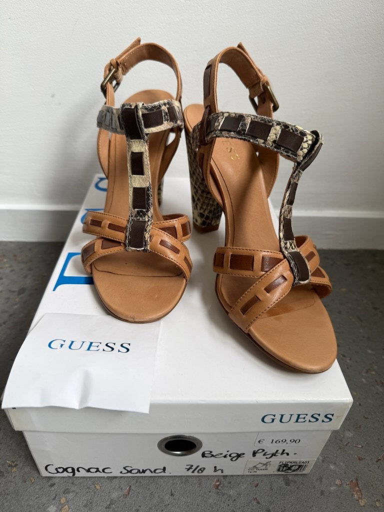 Guess sandalen met hakken en slangenprint, Kleding | Dames, Guess, Bruin, Verzenden, Zo goed als nieuw