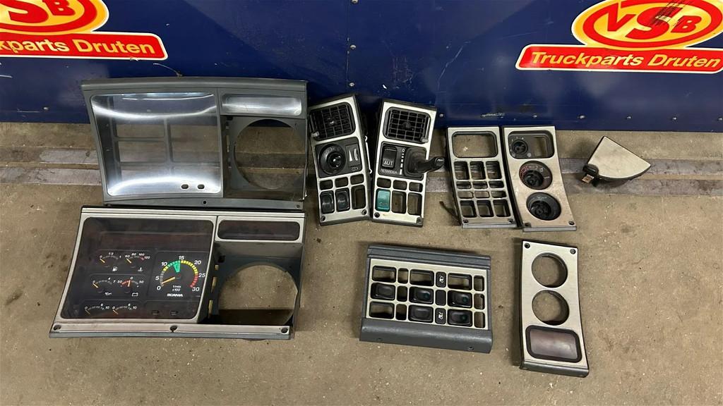 Scania 4 serie dashboard panelen, Auto-onderdelen, Vrachtwagen-onderdelen, Scania, Dashboard en Schakelaars, Gebruikt
