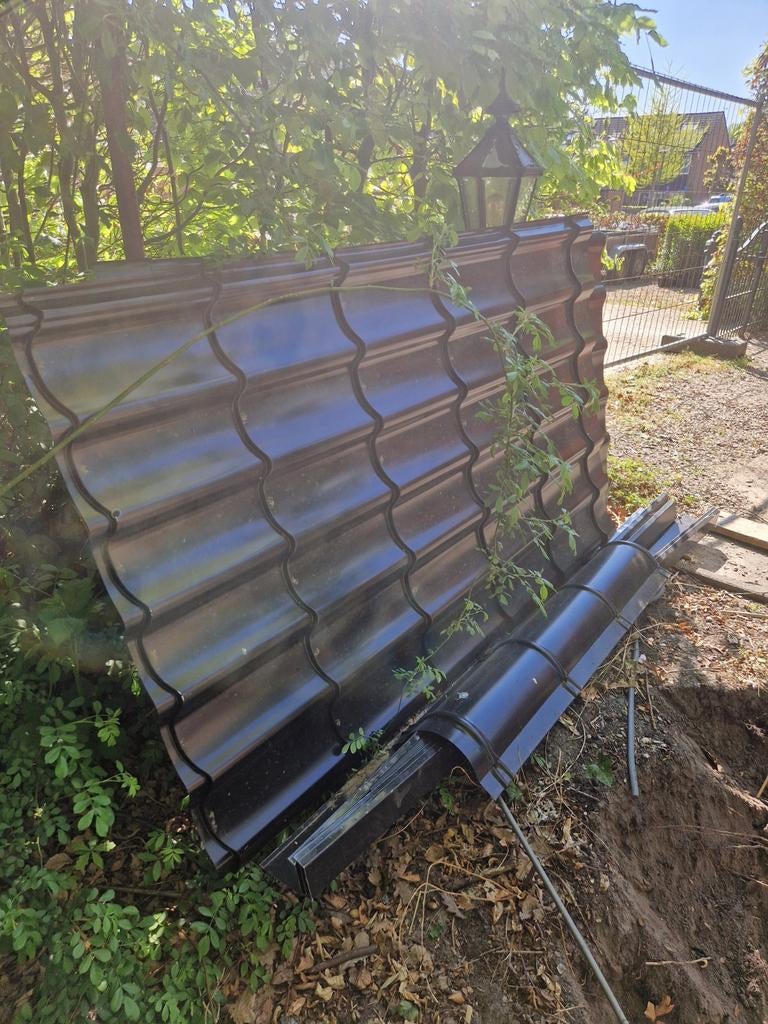 2 dakpanplaten, nokvorst en 4 deklijsten, Dakplaat of Dakpanplaat, Gebruikt, Zwart, Ophalen of Verzenden